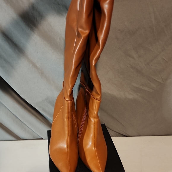 Elegant Brown Heeled Boots - Picture 3 of 5